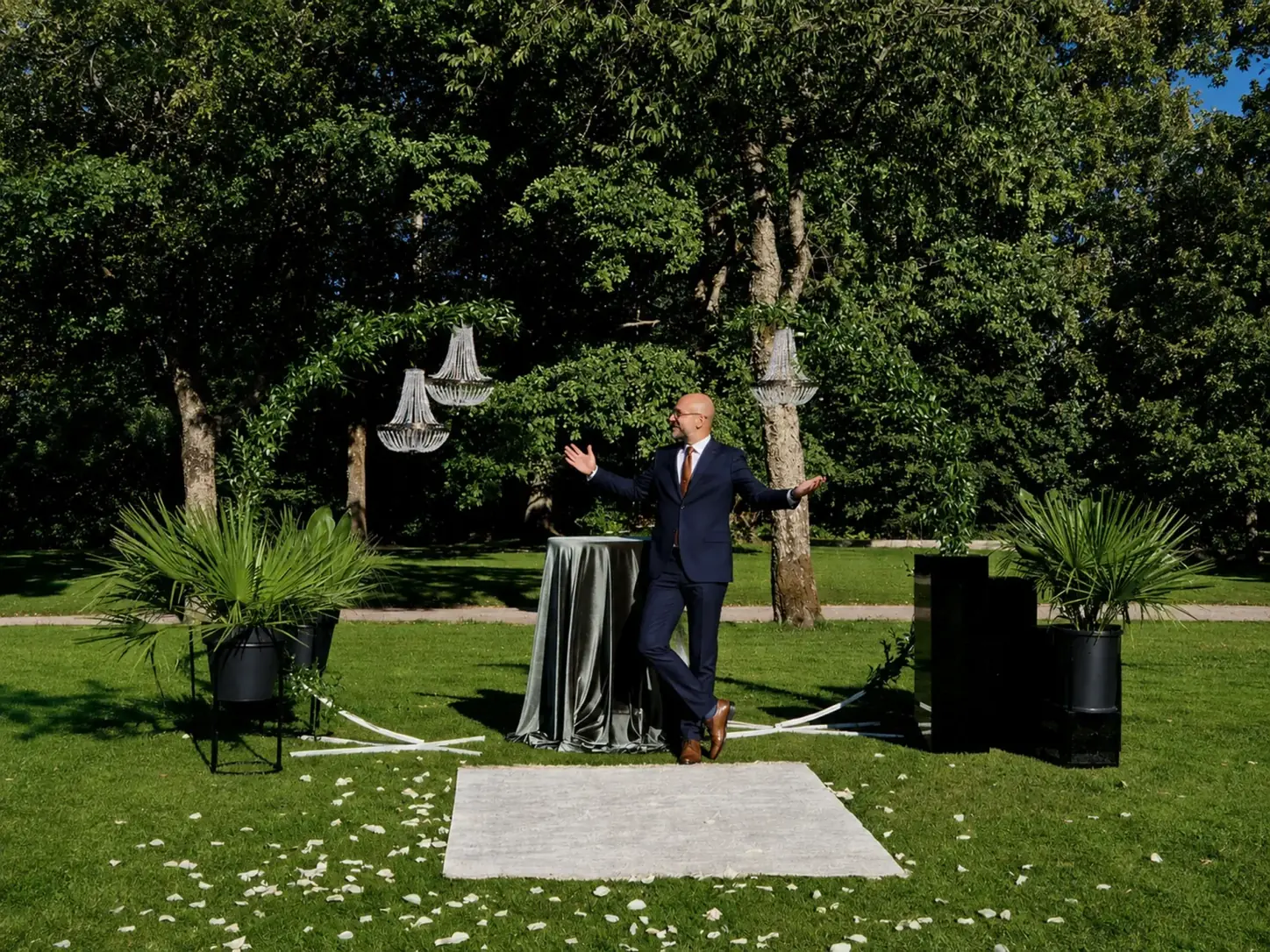 Vestuvinė ceremonija lauke